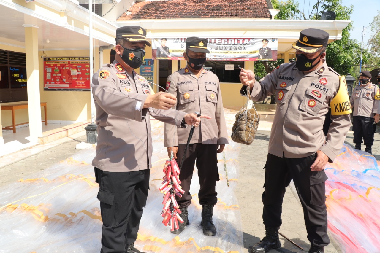Selain balon udara di sita petasan yang biasa di tempatkan di balon udara ikut di sita polisi