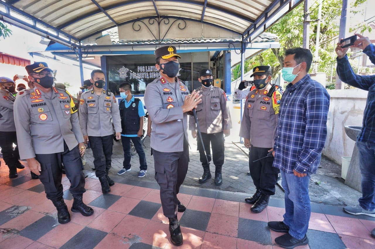 Kapolda Jawa Timur bersama Pejabat Utama Polda Jatim, melakukan pengecekan di pos penyekatan di Jawa Timur