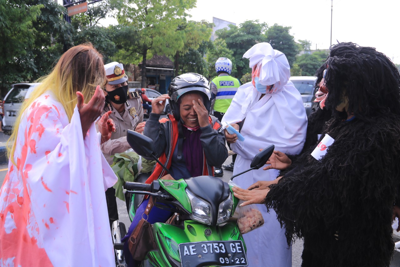 Teatrikal imbauan terkait Covid-19