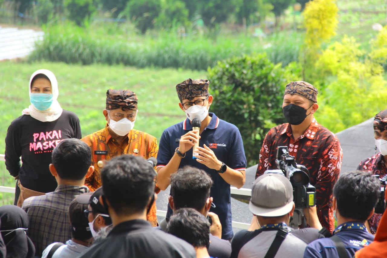 Sandiaga Salahudin Uno Menteri Pariwisata dan Ekonomi Kreatif Bersama Denny Caknan dan Cak precil mendatangi Café Sawah.