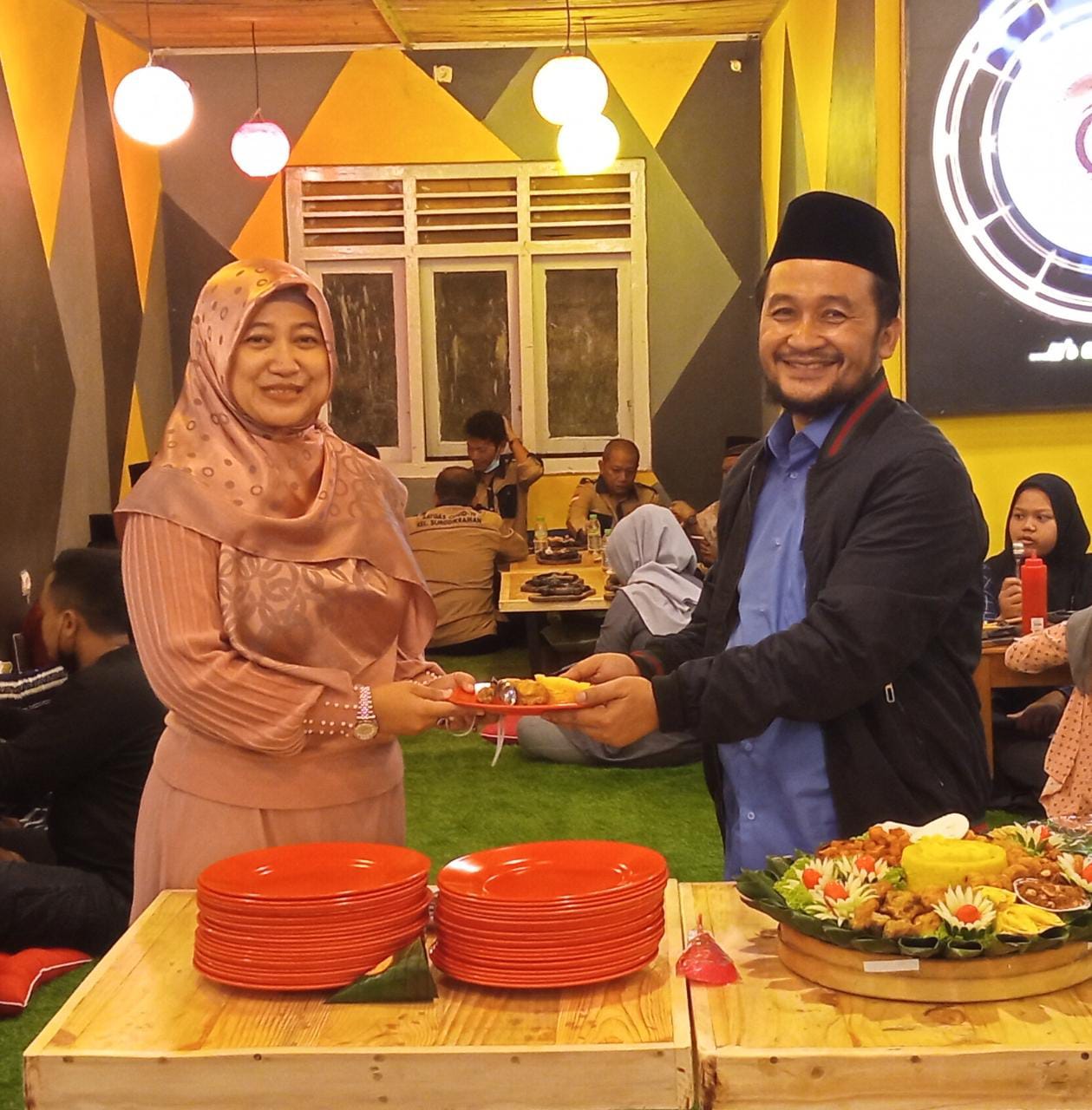 Potong Tumpeng Saat Prosesi  Pembukaan Resto 