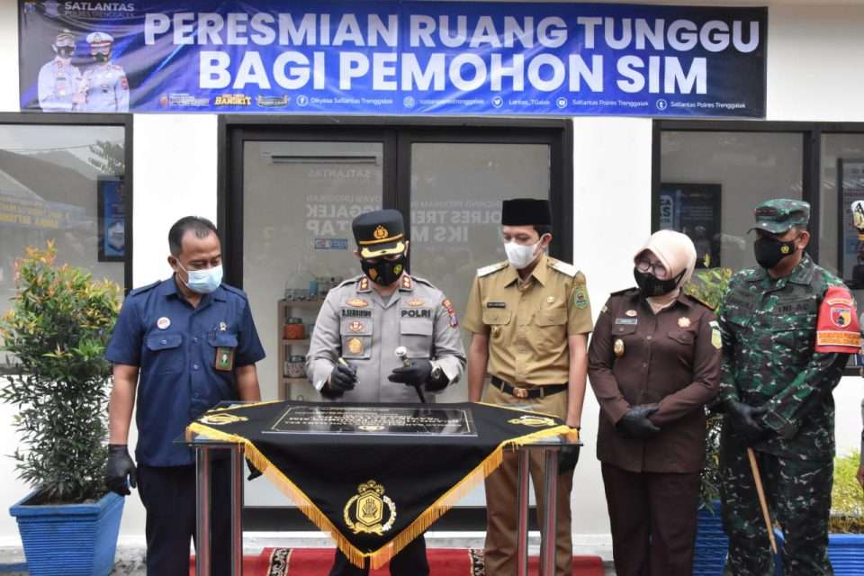 Prosesi peresmian inovasi berbasis teknologi canggih oleh polres Trenggalek