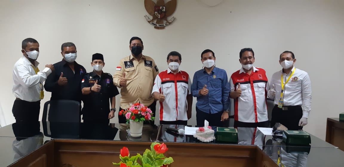 Aliansi Madiun Raya saat geruduk Gedung DPRD kota Madiun