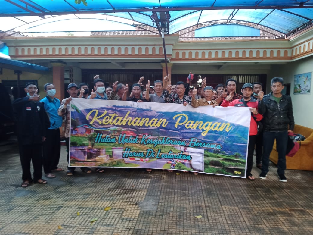Foto bersama  DPC PLMDH Lawu Utara dan Lawu Selatan bersama Asper BKPH Lawu Utara