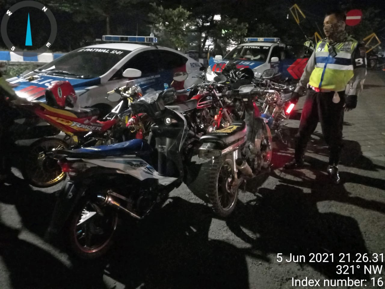 Satlantas Polres Madiun dalam razia berhasil mengamankan puluhan kendaraan roda 2 yang menggunakan knalpot brong, 