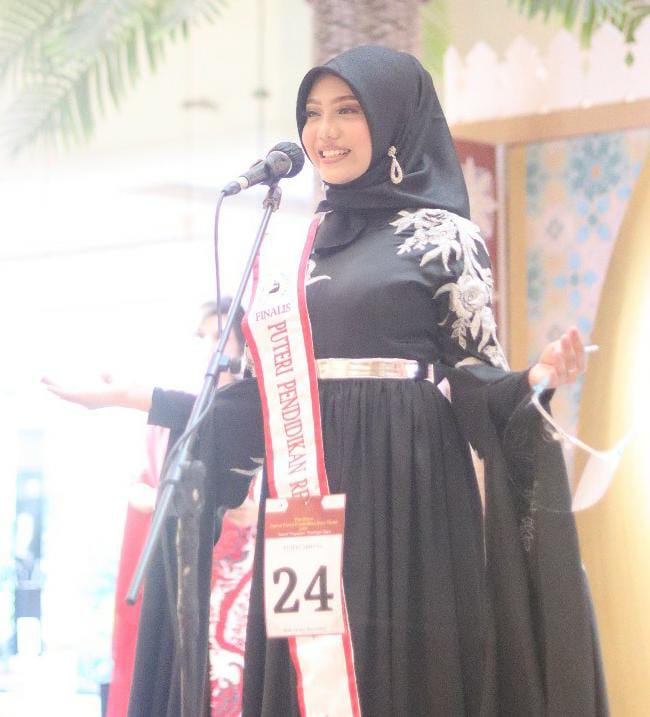 Ardyna Ayu Mahadien juara Putri Pendidikan Berbakat Tingkat Jawa Timur yang diseenggarakan Dinas Pendidikan Jawa Timur