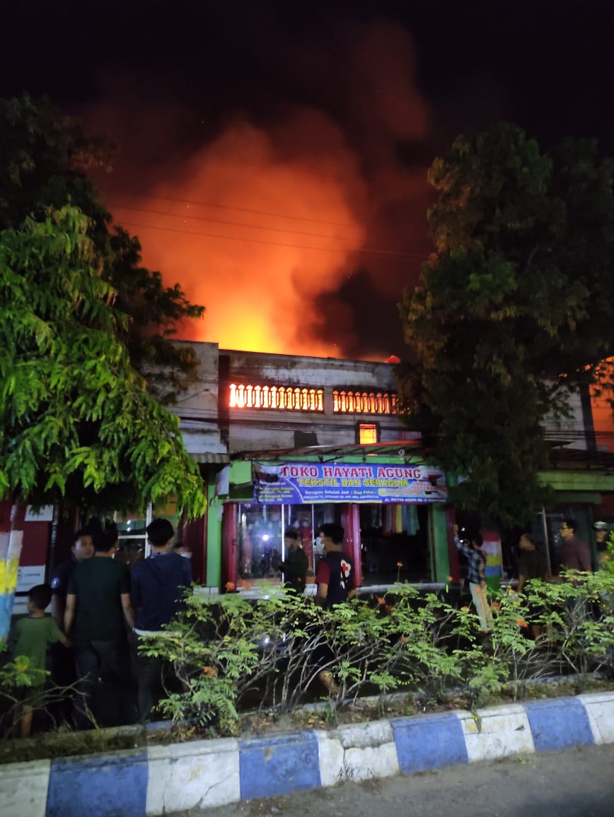 Tampak Toko Hayati Agung dari depan saat kebakaran terjadi