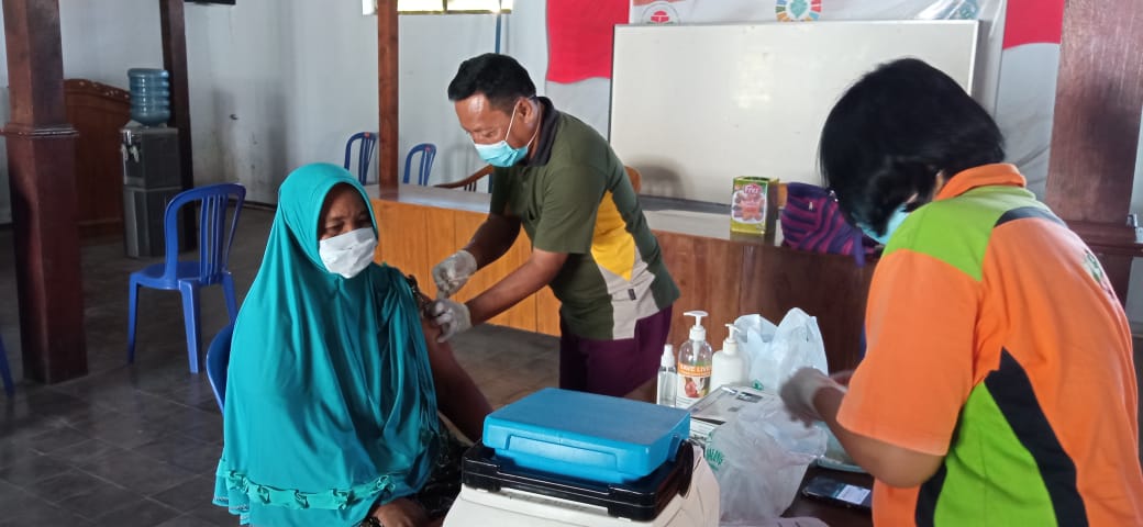 Pelaksanaan vaksinasi ODGJ di Desa Tatung