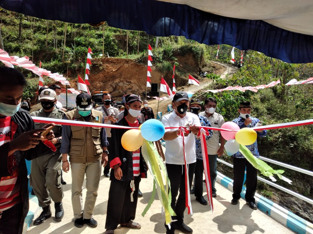 Bupati Ponorogo Resmian Jembatan Penghubung Baosan lor - Sendang, Kec.Ngrayun