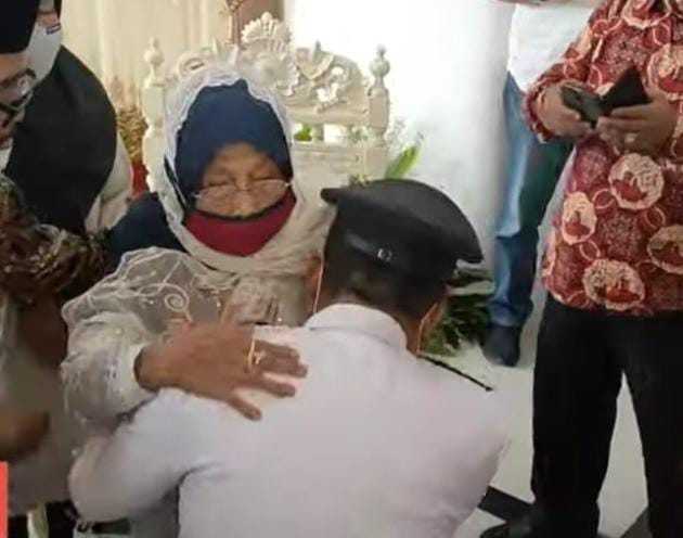 Foto kenangan  Hj Suyatun
Ibunda Bupati Ponorogo Sugiri Sancoko