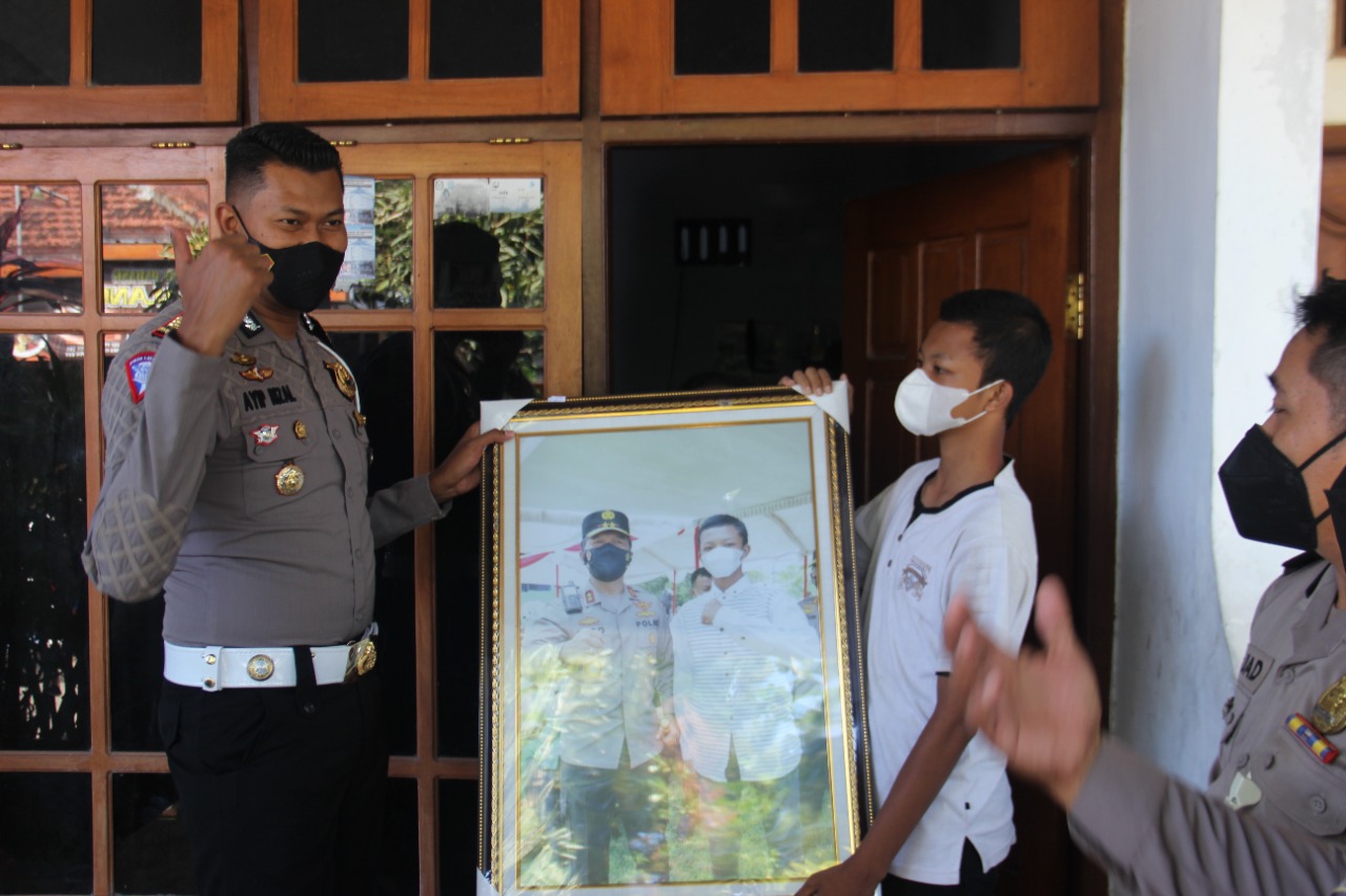 Salah satu anak asuh yang  yang di sambangi Kasat Lantas Polres Ponorogo 