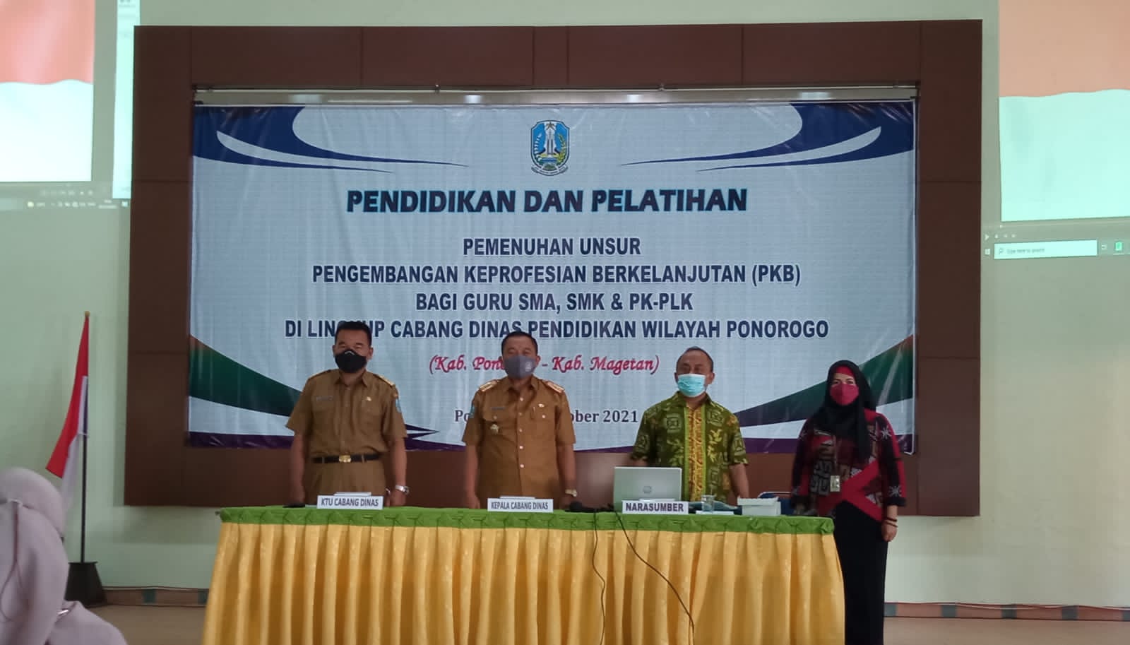 Pendidikan dan pelatihan (diklat) keprofesian berlangsung di aula SMAN 2 Ponorogo  bekerja sama dengan Cabang Dinas Pendidikan Jawa Timur 