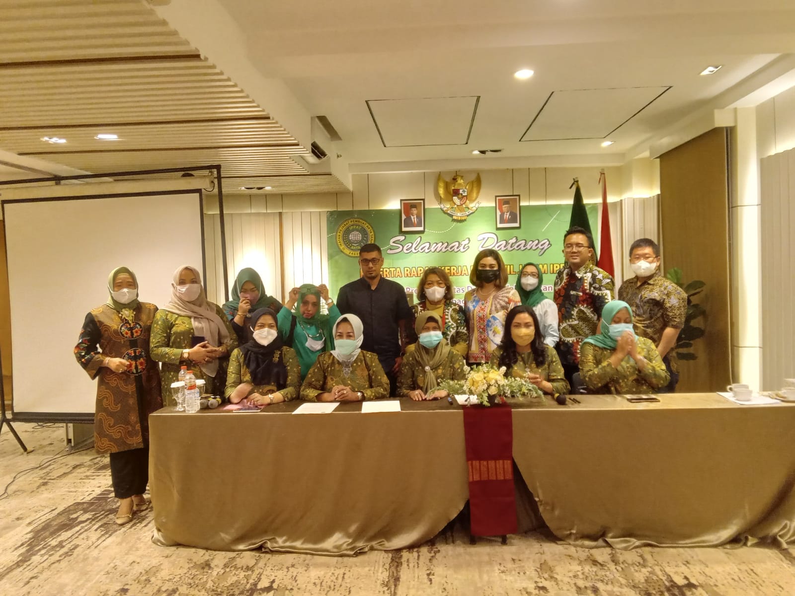 Isy Kharisma Syakir (deratan depan tengah) Calon Tunggal Formatur Pengwil IPPAT Jatim