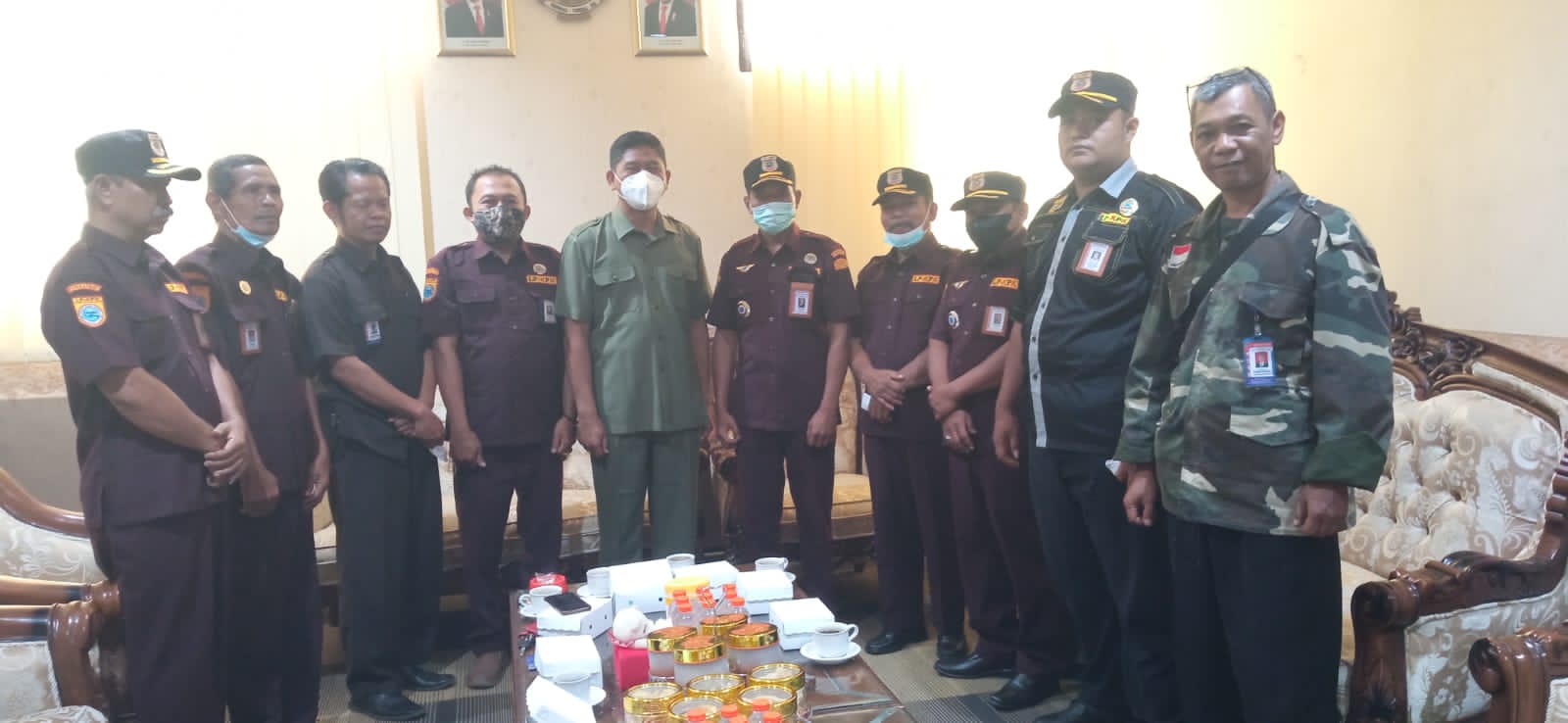 Foto bersama pasca audensi LP KPK KOMCAB Ponorogo dengan DPRD Kab. Ponorogo