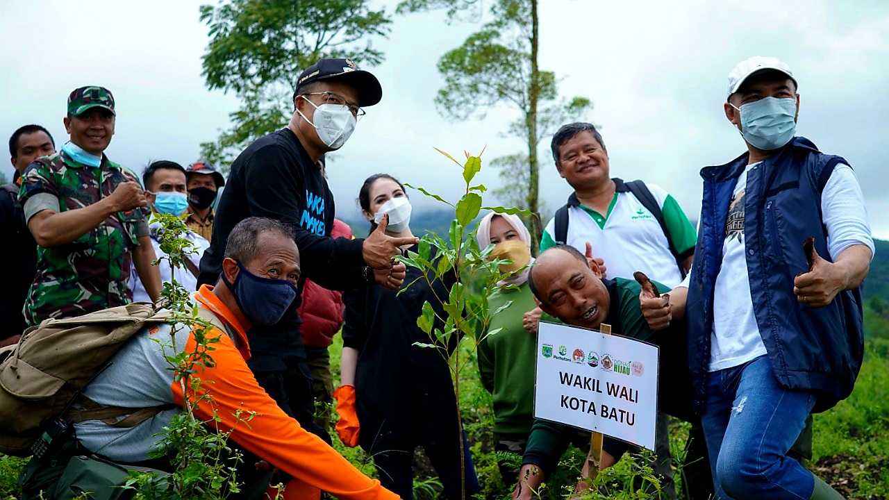 Wawali Kota Batu, Punjul Santoso saat dampingi Istri Wagub Jatim, Arumi Bachin