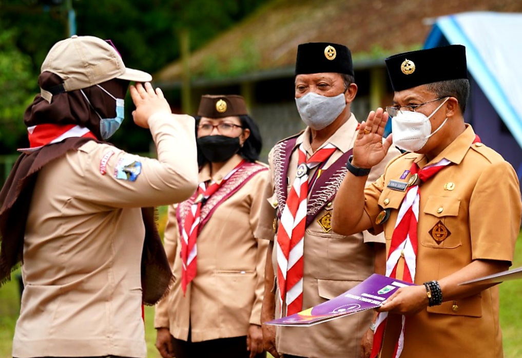 Prosesi penutupan KMD oleh Punjul Santoso