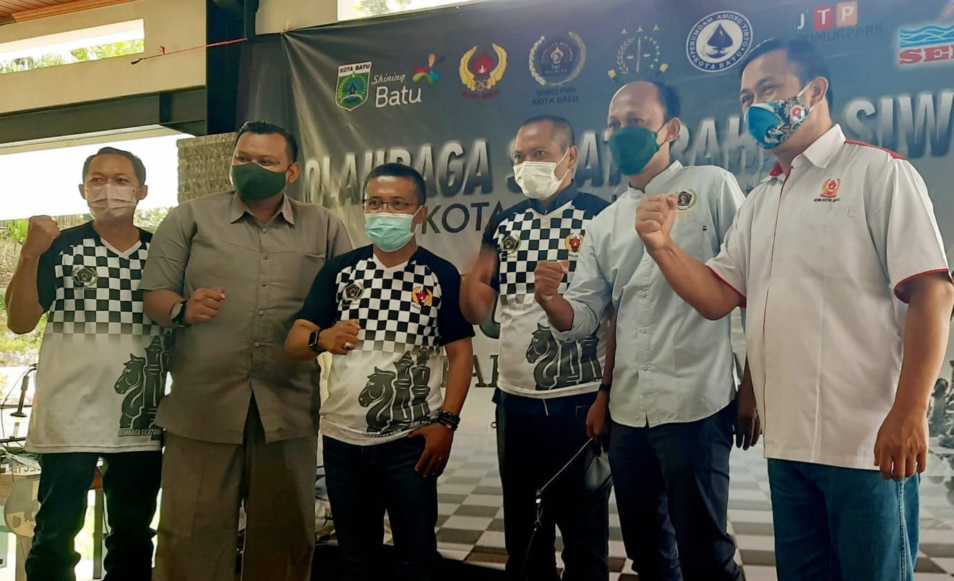 Wawali Kota Batu Bersama Panitia Turnamen Catur Siwo PWI di Hotel Bahagia Selecta Kota Batu