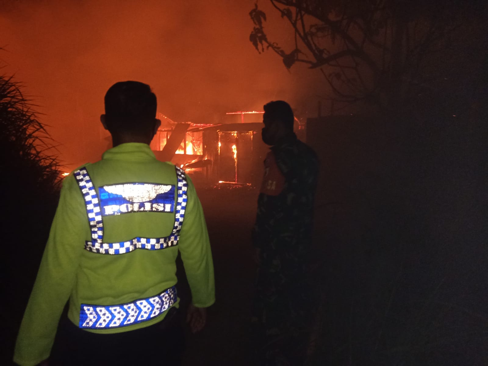 Pabrik Penyulingan Daun Cengkeh Terbakar Hebat