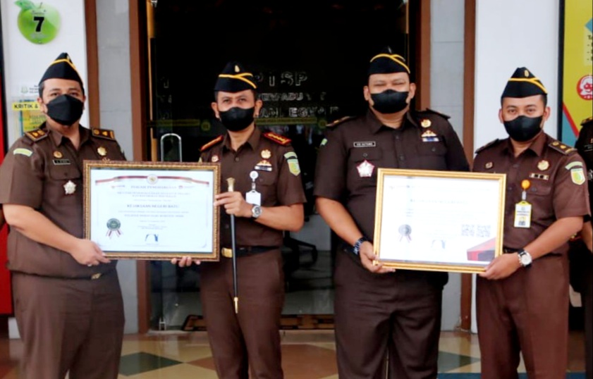 Kajari Batu, Dr Supriyanto SH MH bersama Pejabat Struktural para Kasi