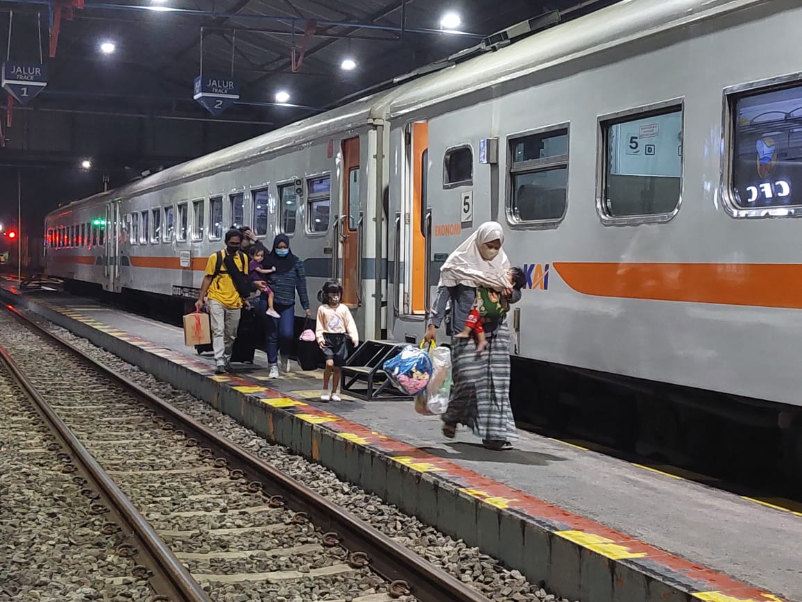 Perjalanan kereta api Daop 7