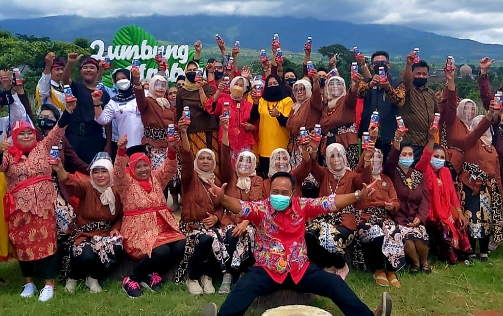 Dewanti Rumpoko saat di Lumbung Strawberry
