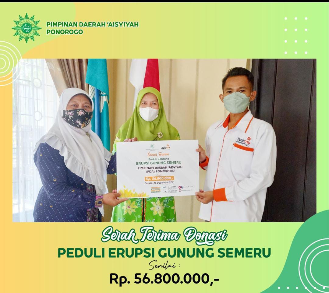 Serah terima bantuan dari Aisyiyah dan Muhammadiyah untuk korban Erupsi di Lumajang
