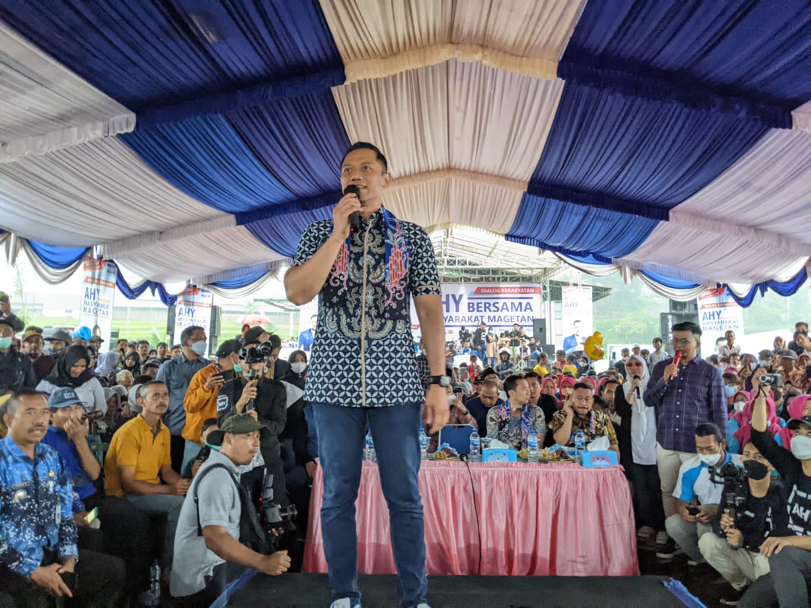 Saat AHY laksanakan dialog kerakyatan di magetan