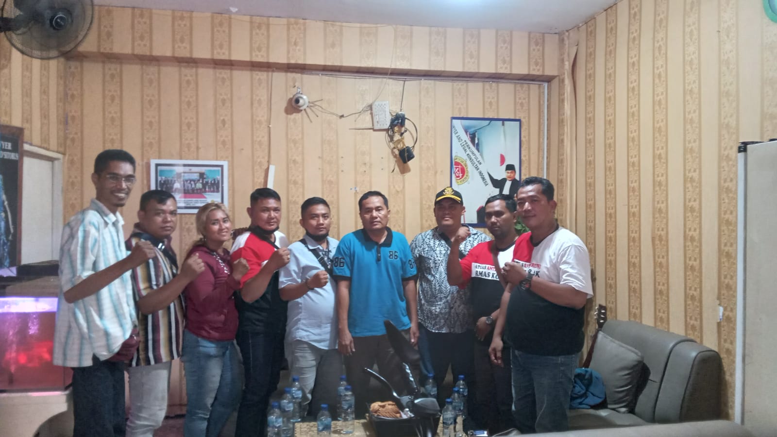 Pengurus DPC Ormas KORAK Gresik saat bersama Ketum DPP Ormas KORAK Parlindungan Sitorus,SH,MH