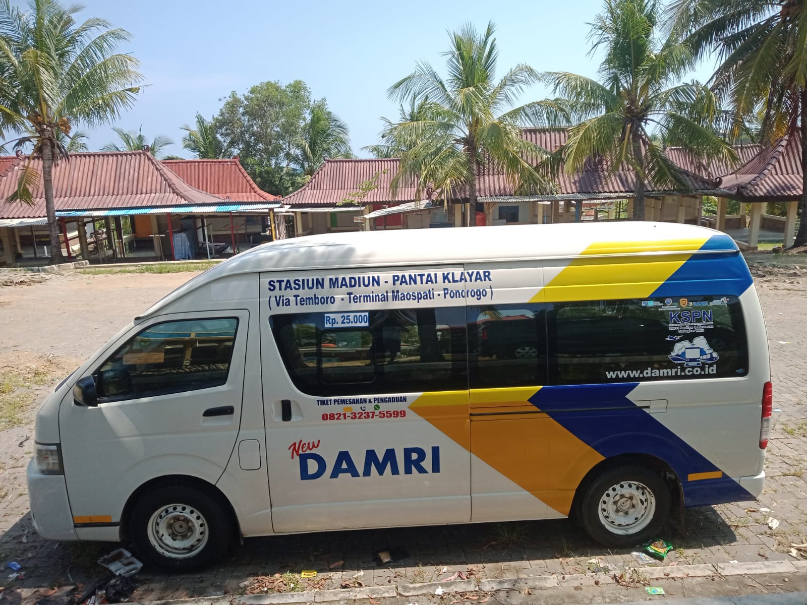 Armada transportasi DAMRI