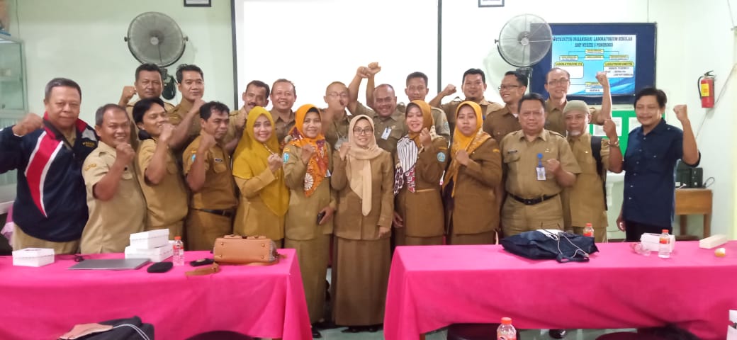 IPI Ponorogo berfoto bersama nara sumber    Andri Wahyu Pradhana