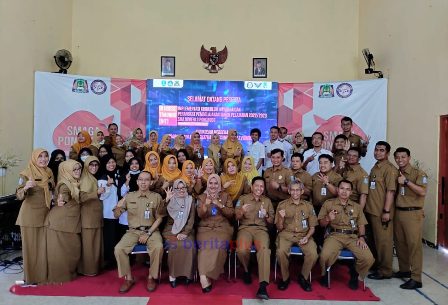 Peserta workshop guru dan tenaga pendidik SMAN 3 di dampingi Kepala sekolah dan kepala cabang dinas pendidikan Jawa Timur