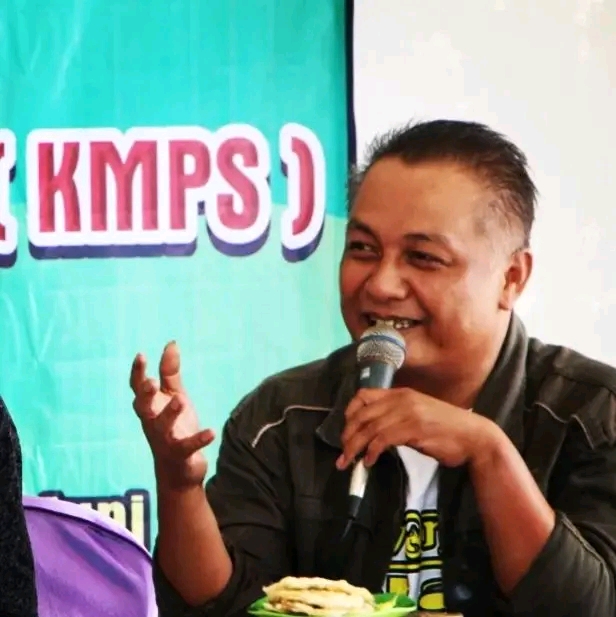 Adib Direktur Koperasi Masyarakat Perhutanan Sosial ( KMPS) 