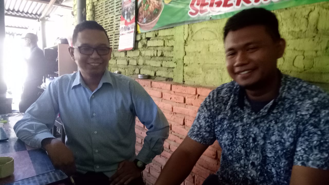 Bapak Andre dan Bapak Yusuf Pelaksana Proyek saat klarifikasi.