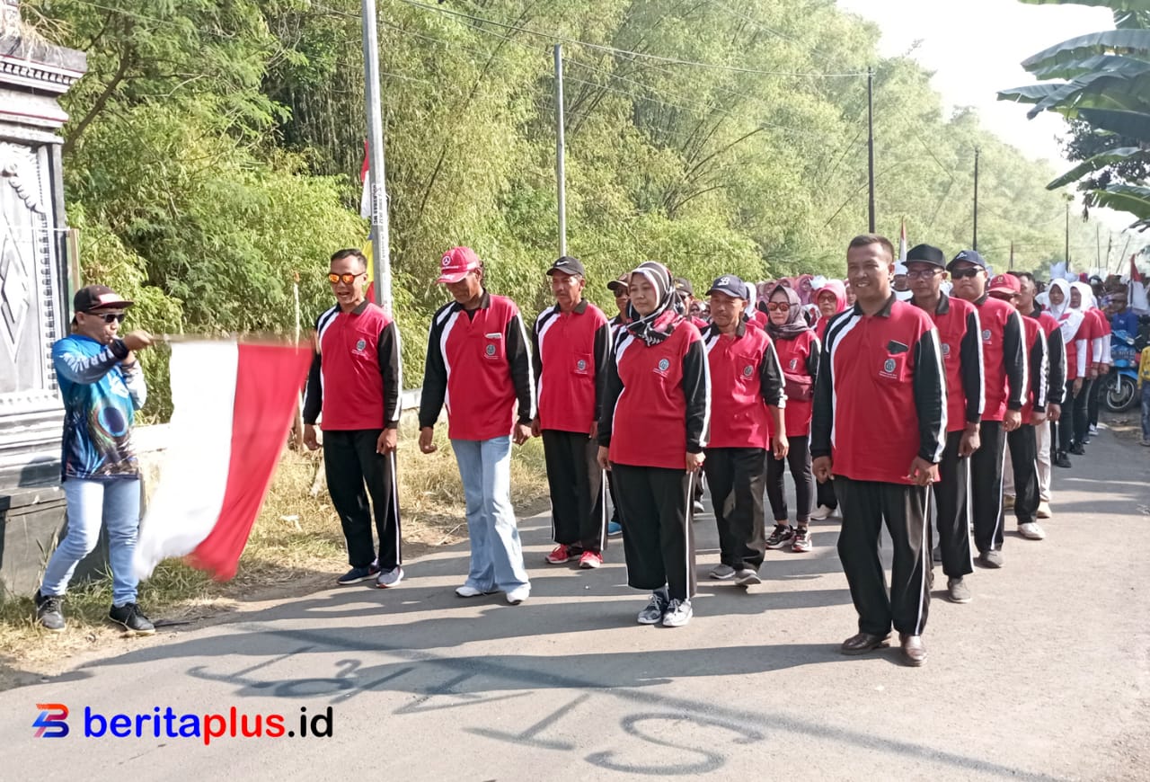 Bendera start bagi regu perangkat desa Tatung
