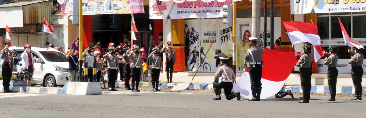 Detik detik proklamasi diperingati juga oleh pengguna jalan