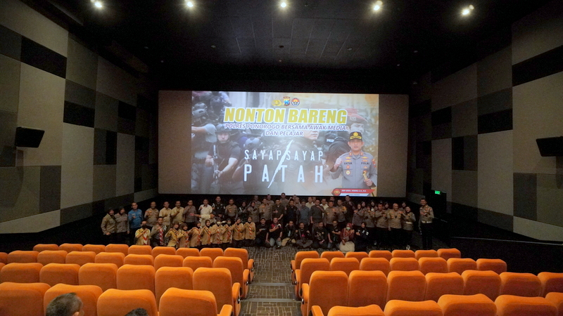Kapolres Ponorogo Saat Nobar Film