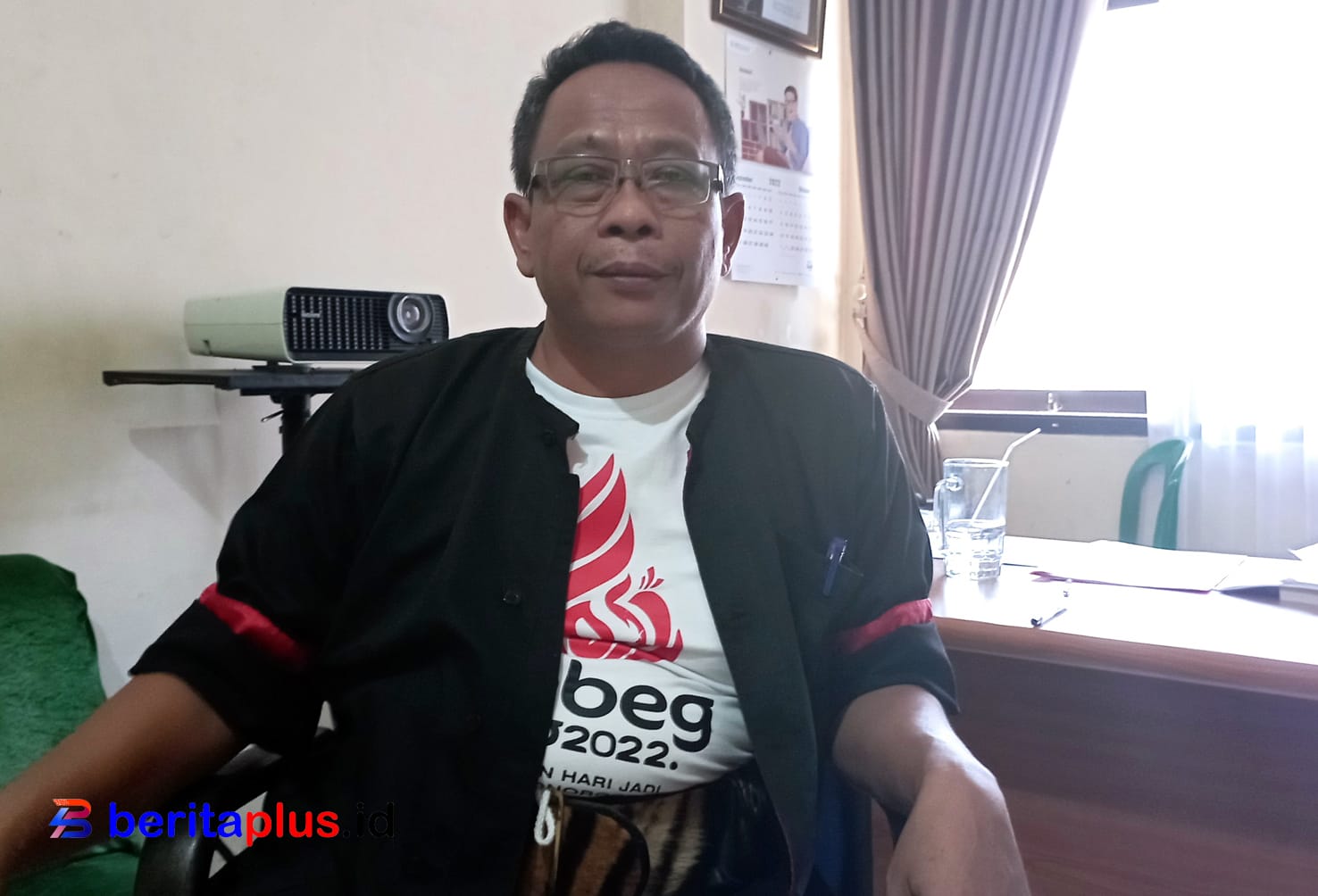 Toni Sumarsono Kepala Kantor Dinas Pemberdayaan Masyarakat 