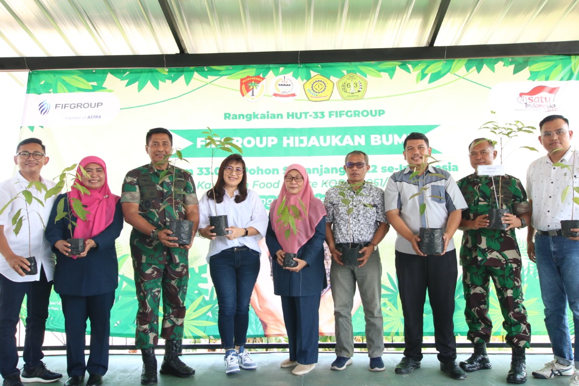 Komandan Komando Resor Militer (Danrem) 051/WKT, Brigadir Jenderal (Brigjen) TNI Yustinus Nono Yulianto, S.E., M.Si. (ketiga dari kiri), Human Capital (HC), General Support (GS), & Corporate Communication Director FIFGROUP Esther Sri Harjati (keempat dari
