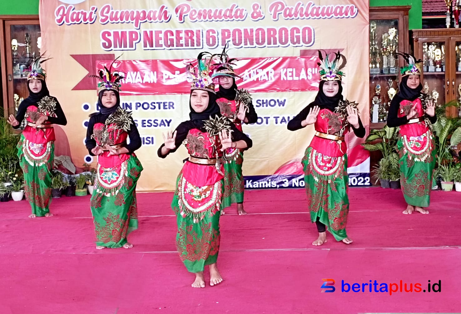 Tari pelajar Pancasila oleh siswa SMPN 6