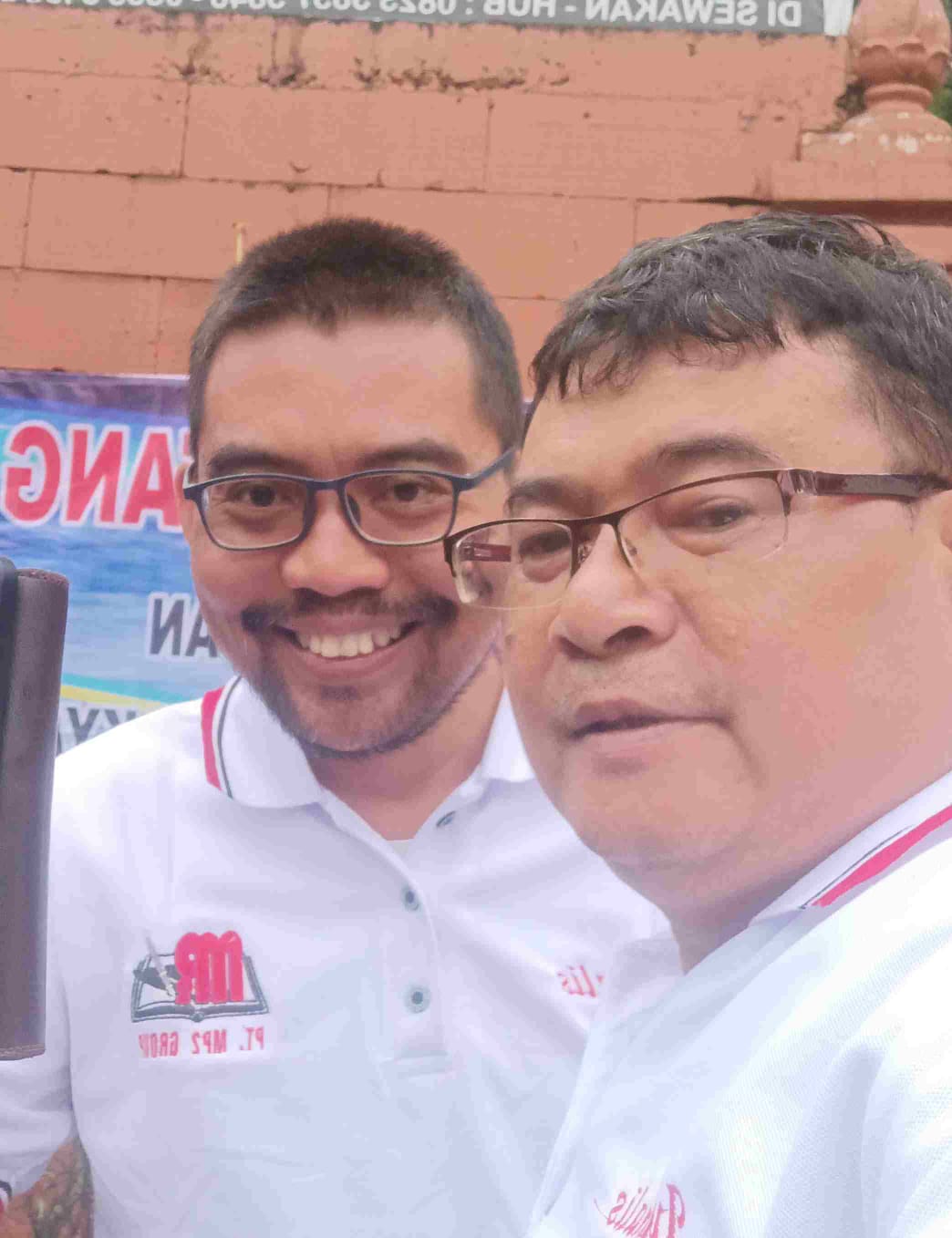 Samsul,SH (kanan) kuasa hukum korban saat bersama Sunarto (kiri)