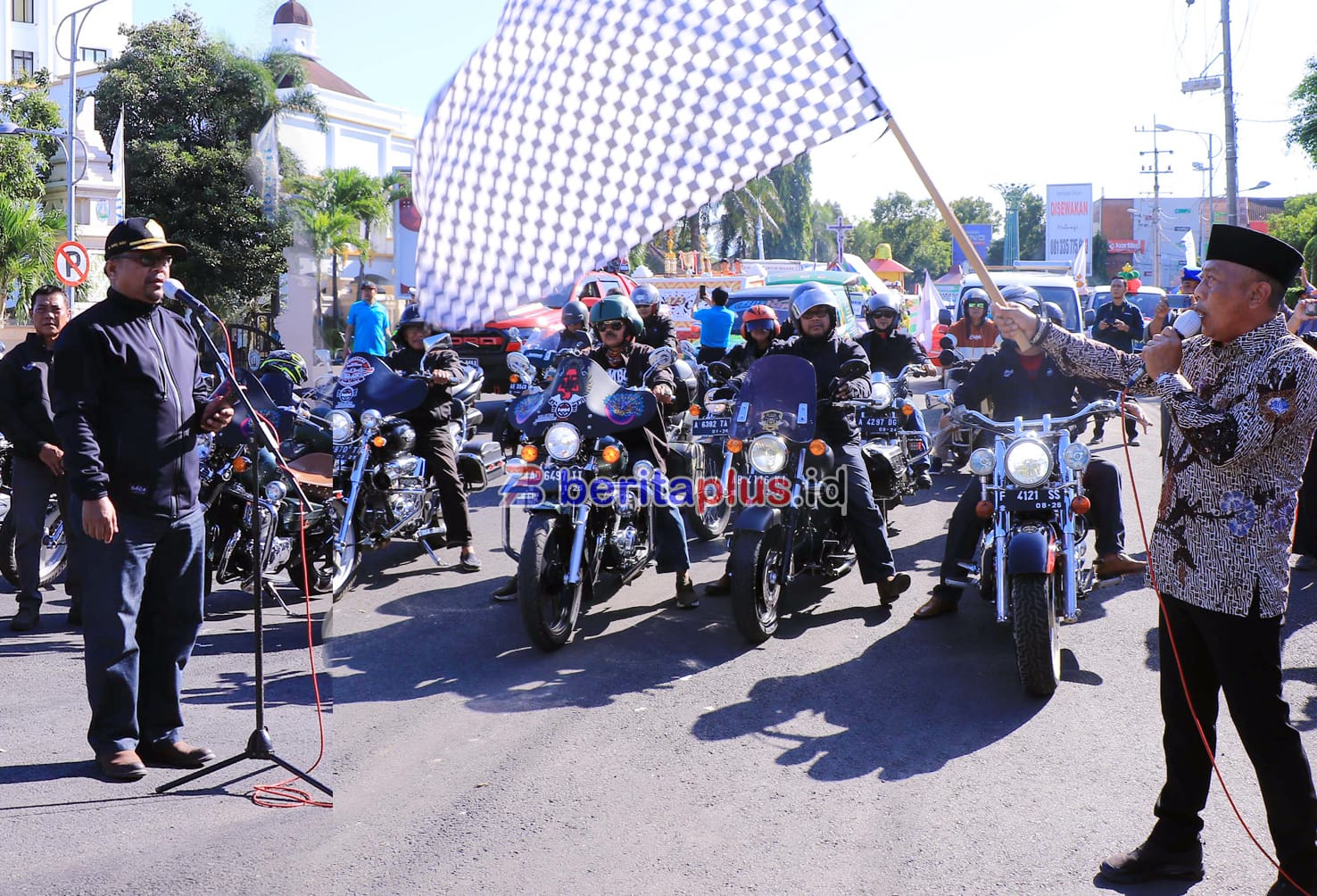 Bupati Ponorogo Sugiri Sancoko melepas pawai ta'aruf