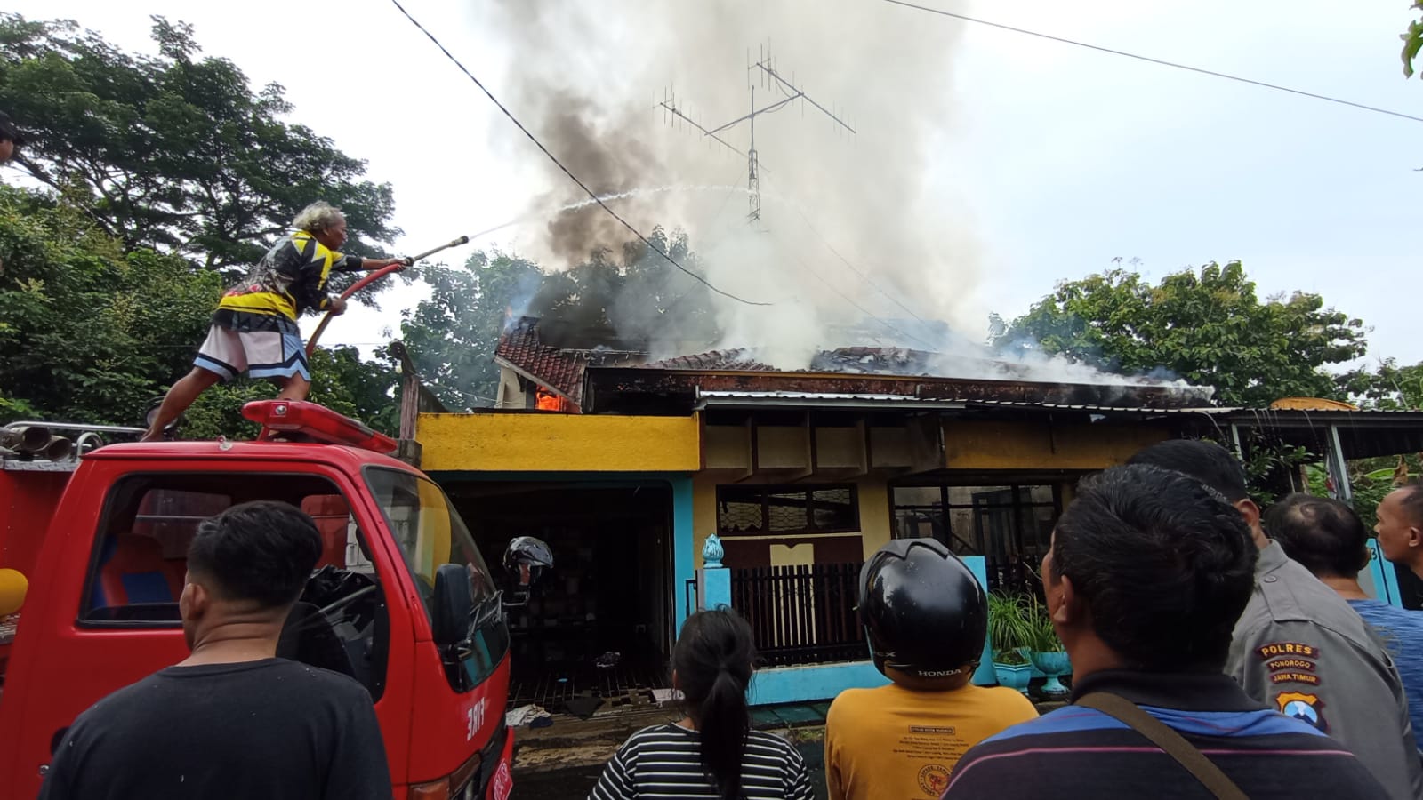 Kebakaran rumah warga Tonatan