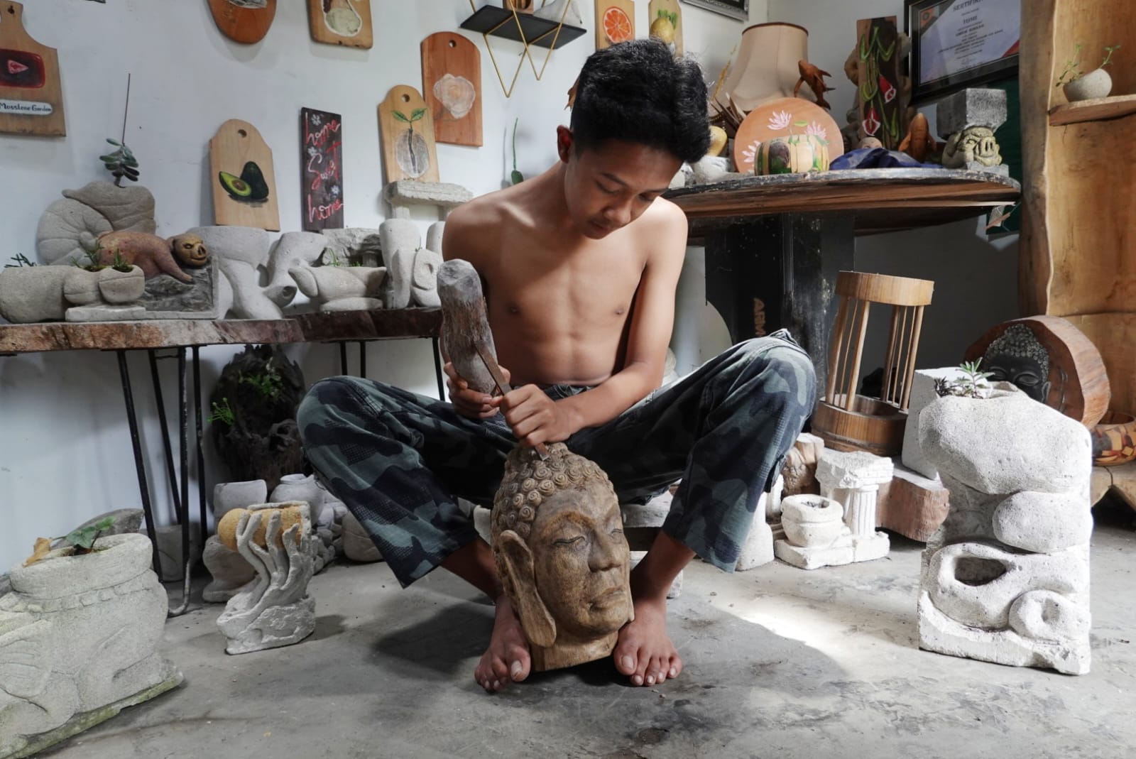 Tomi Adi Pengrajin Kota Batu