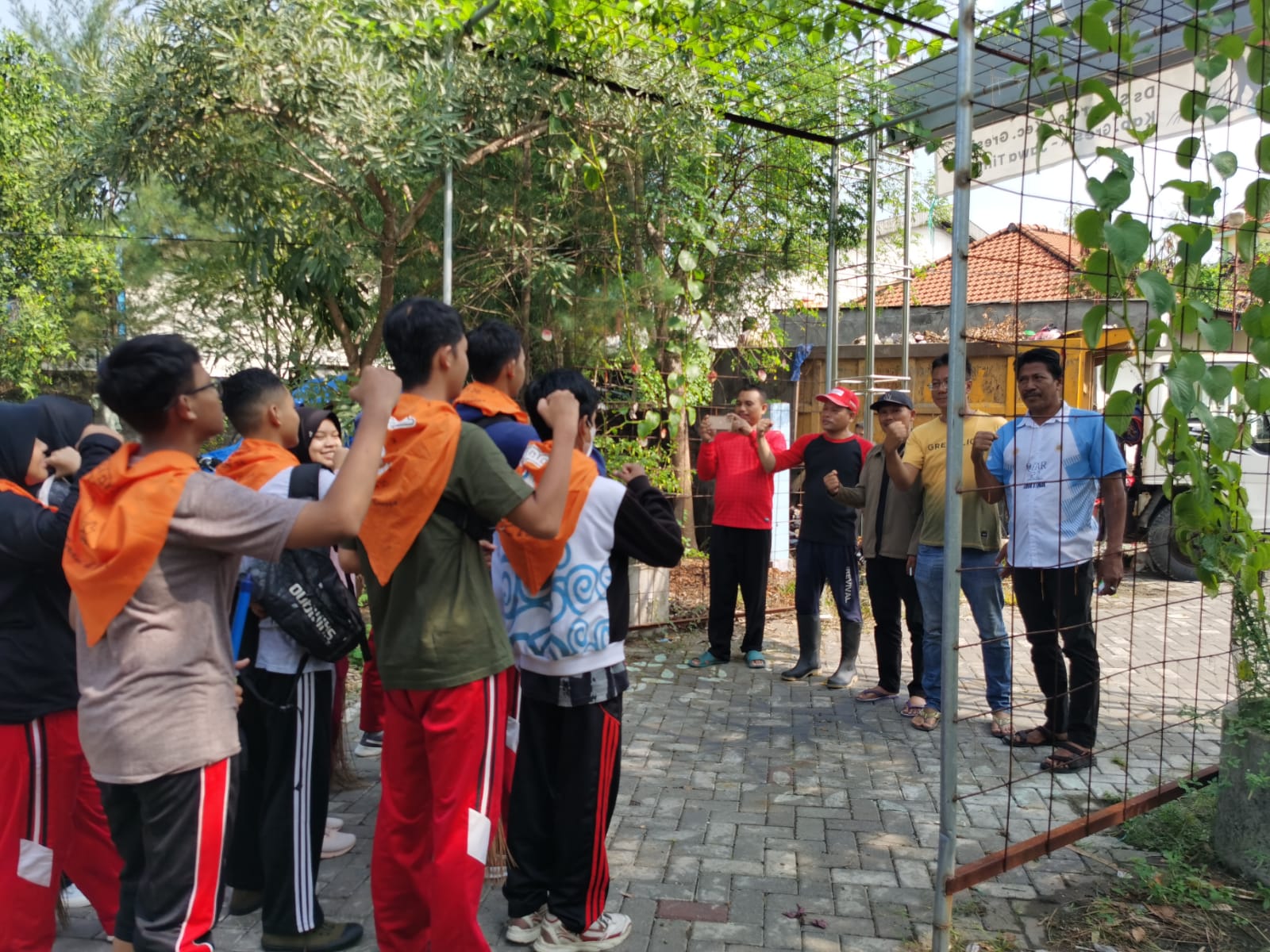 DLH Gresik Gadeng Masyarakat Sukorejo Tangani Sampah Layak Diapreisasi