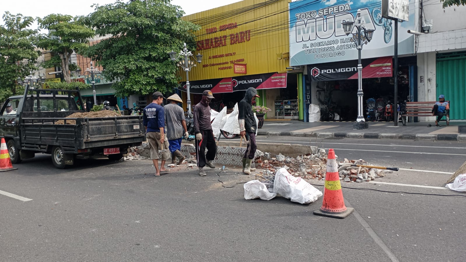 Bikin Macet, Media di Jalan HOS Cokroaminoto di Bongkar