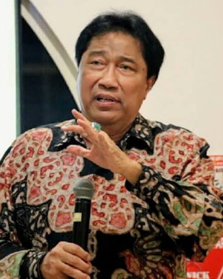 Dr. Transtoto Handadhari