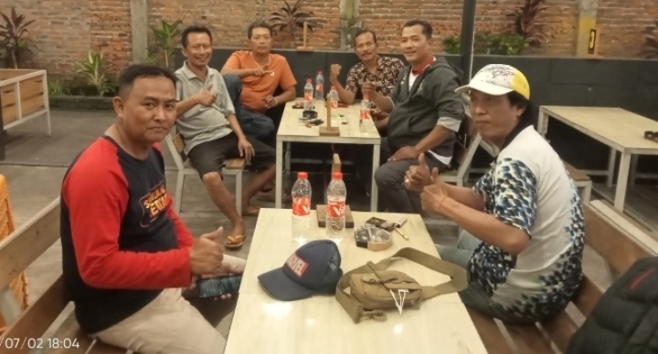 Team redaktur beritaplus saat bincang santai dengan Biro Kediri Raya