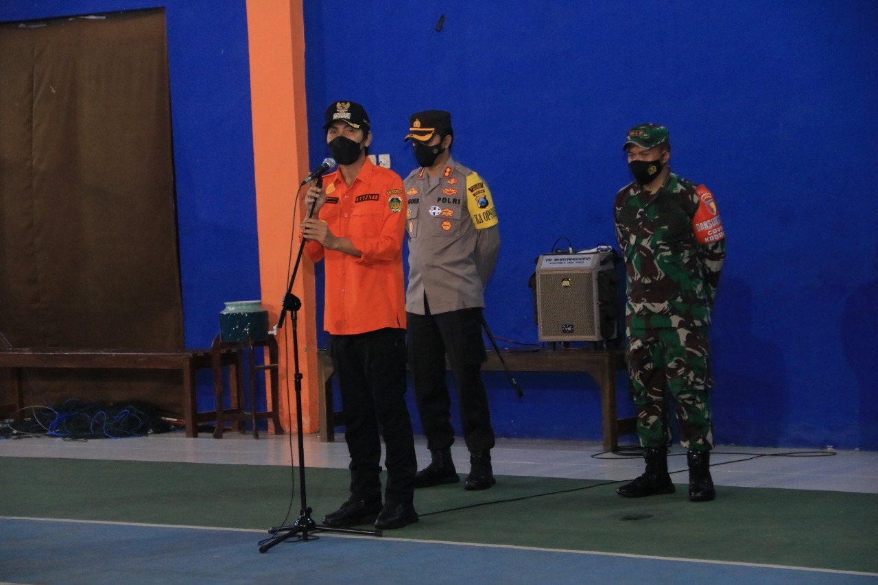 Apel gelar pasukan dalam rangka pengamanan protokol kesehatan polres madiun dipimpin oleh Bupati Madiun, H. Ahmad Dawami Ragil Saputro di GOR Tunggal Panaluan Polres Madiun