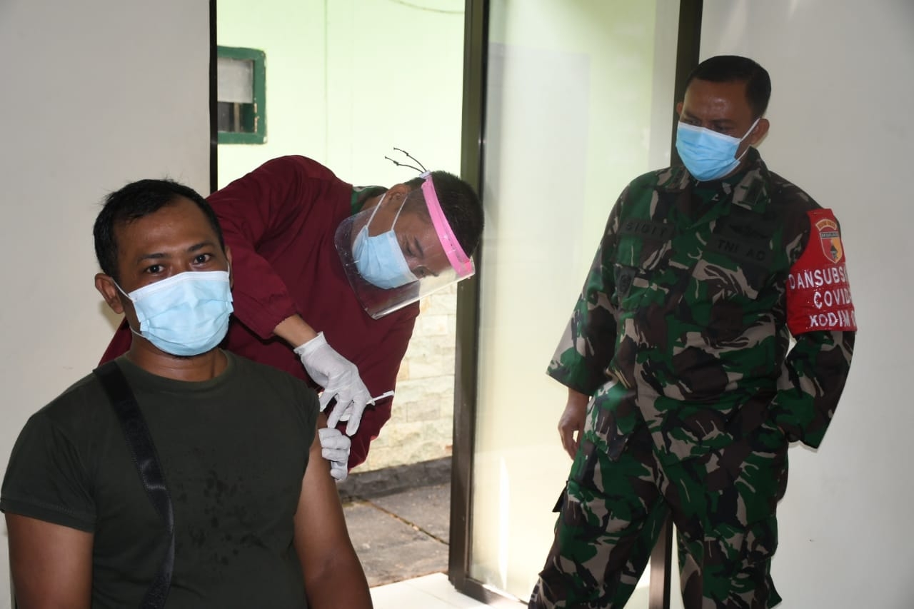 Kodim 0802/Ponorogo menerima vaksinasi dosis kedua bertempat di gedung Pamungkas Kodim 0802/Ponorogo,