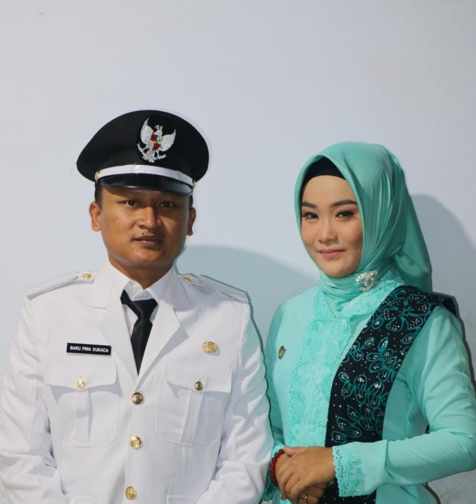 Kepala desa Bondrang Baru dan ketua Team Penggerak PKK Desa Bondrang Dian Istianingrum Amd.Keb